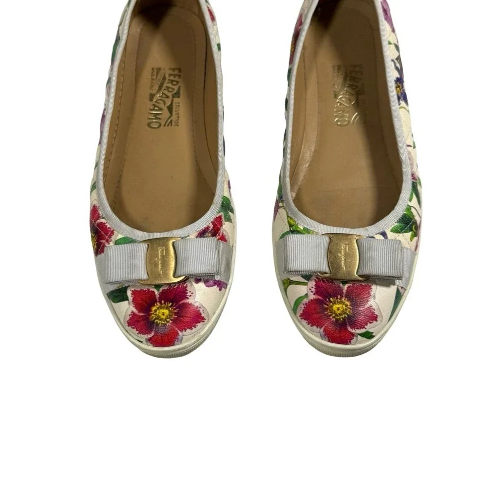 Salvatore Ferragamo Vara Bow Floral Flats Shoe Accent Leather Sz 10.5 C Designer